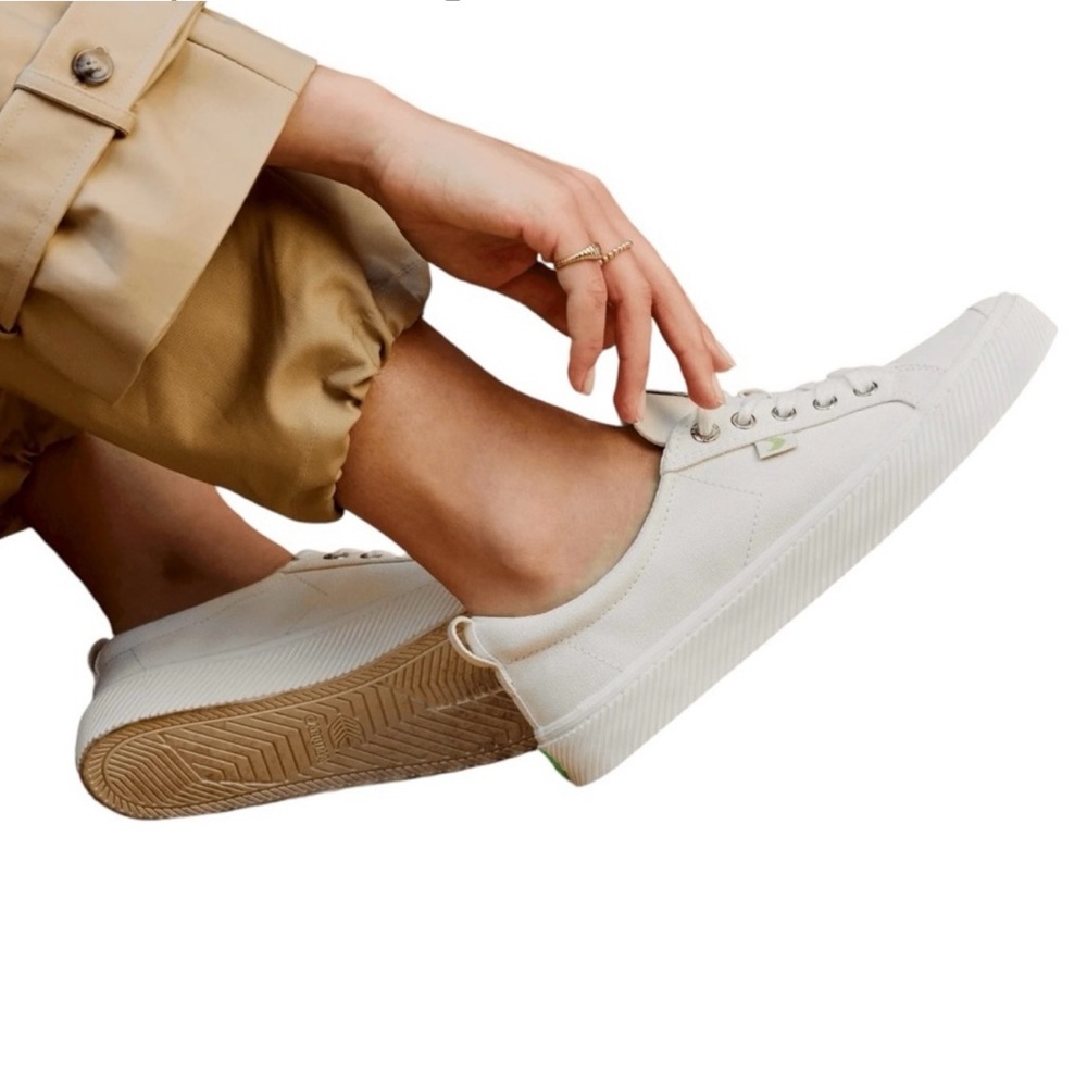 Cariuma OCA Low Off-White Canvas Sneaker NEW